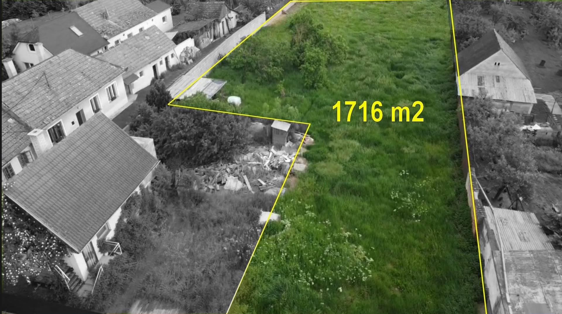 NA PREDAJ DVA STAVEBNÉ POZEMKY V CENTRE OBCE OSTROV PRI PIEŠŤANOCH