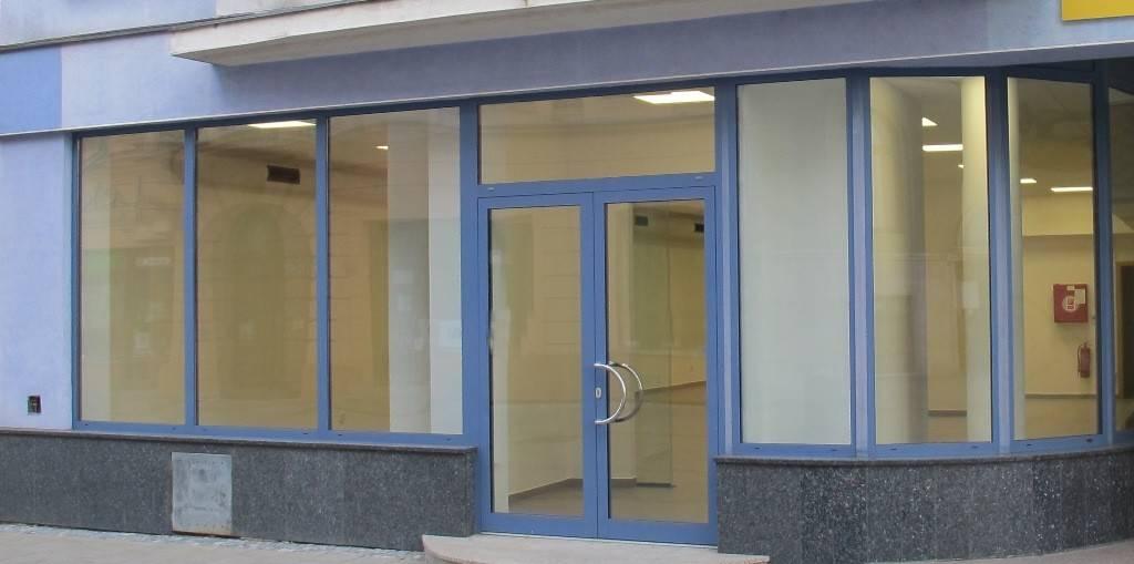Prenájom obchodné priestory 217m2 s výkladom, Nitra - pešia zóna