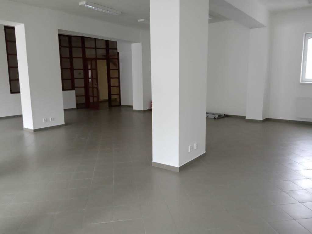 Kancelárske/ obchodné priestory 112 m2, pešia zóna Nitra