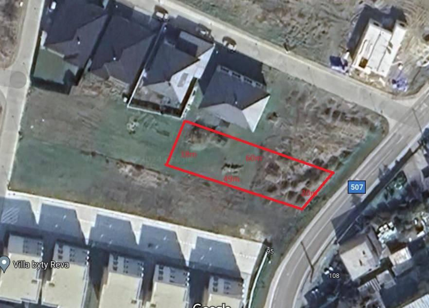 Slnečný stavebný pozemok 950m2, Banka