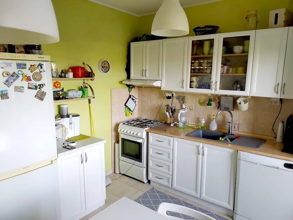 Prenajom izby s príslušenstvom a loggiou v trojizbovom byte, Piešťany