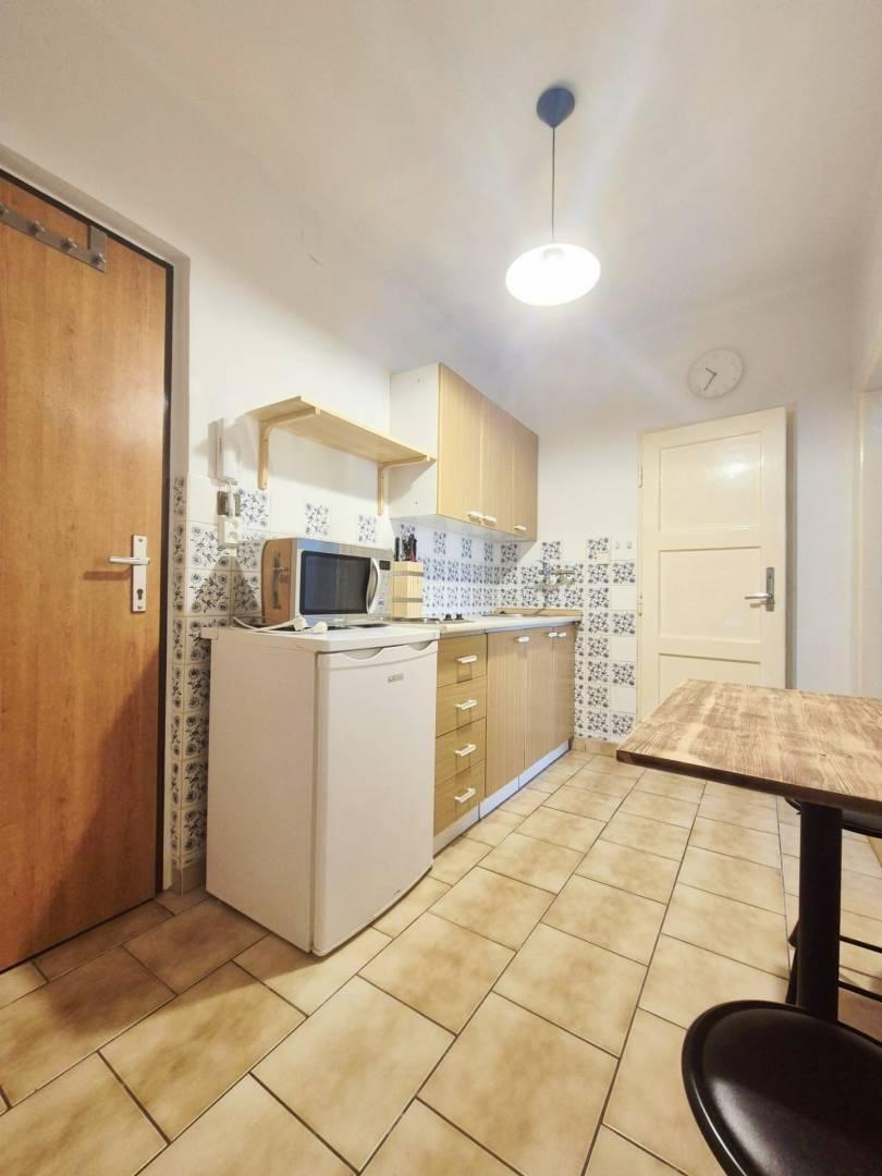 Na prenájom 1-izbový byt s balkónom, 27 m², Hollého, voľný od 15.6. 