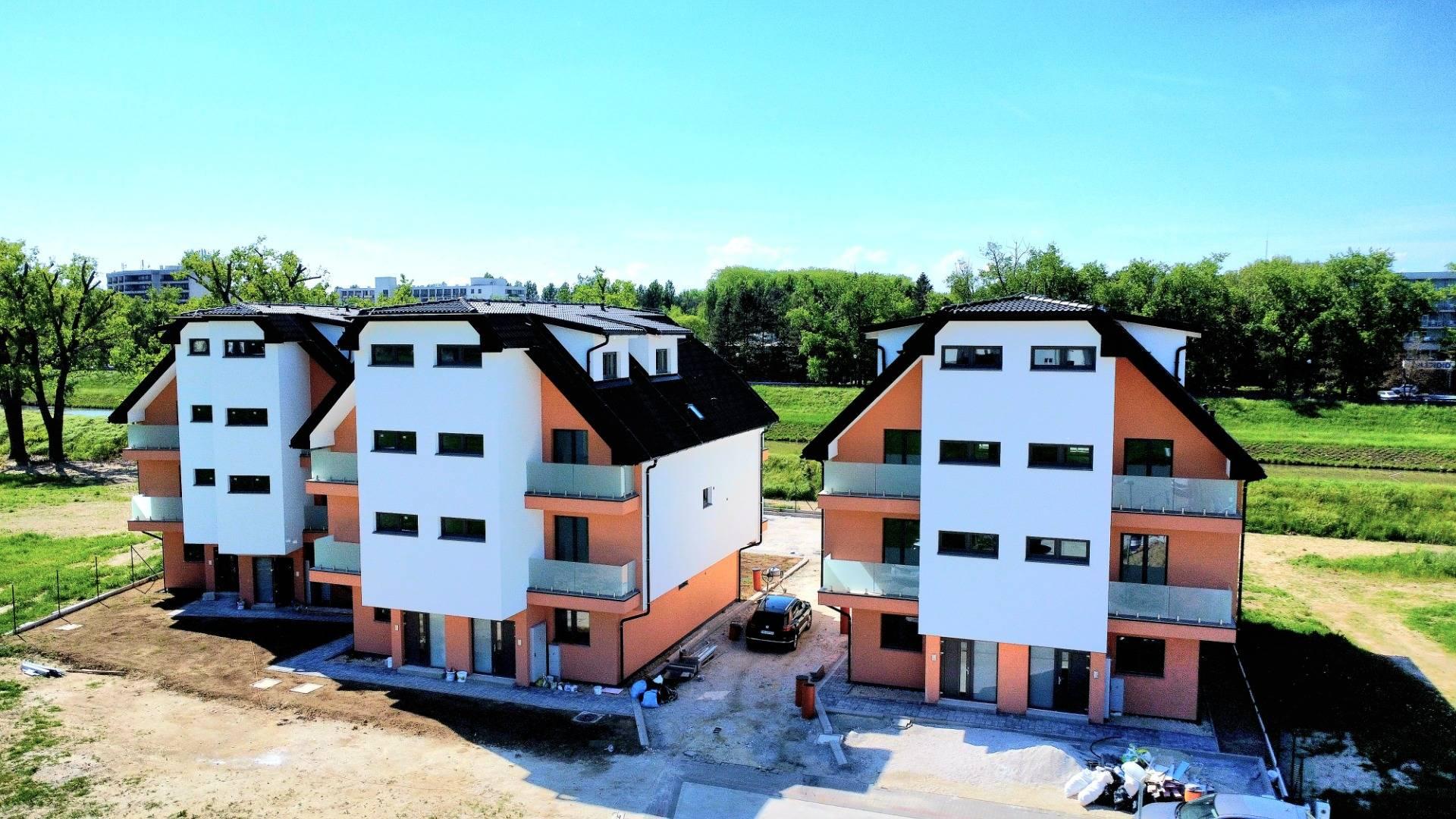 NA PREDAJ – 2-izbový byt 49 m2 v novostavbe RiverResort, Banka 