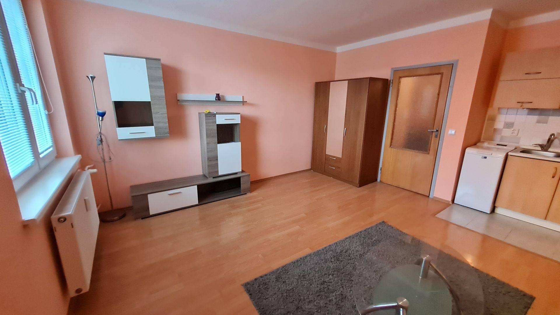 GARZÓNKA BREZOVÁ POD BRADLOM, 34M2