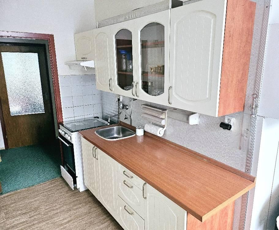 3 izbový byt Bánovce nad Bebravou / SEVER  / 64 m2 / čiastočná rekonšt