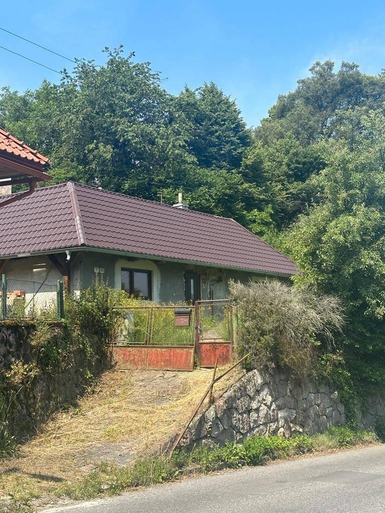 Na predaj rodinný dom 75 m², pozemok 520 m², Nová Baňa, kúpou voľný