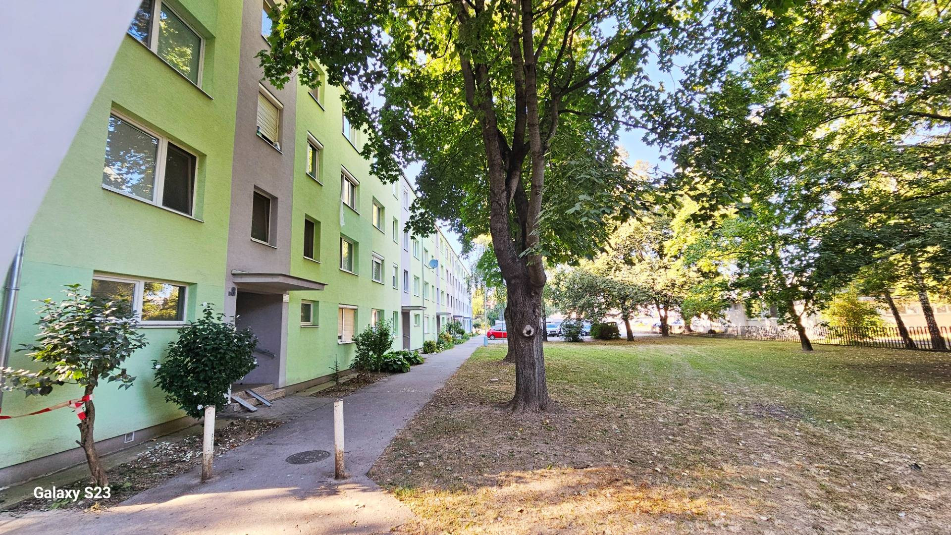 *PREDAJ* Zariadený 3-izbový byt s loggiou v srdci Piešťan !!