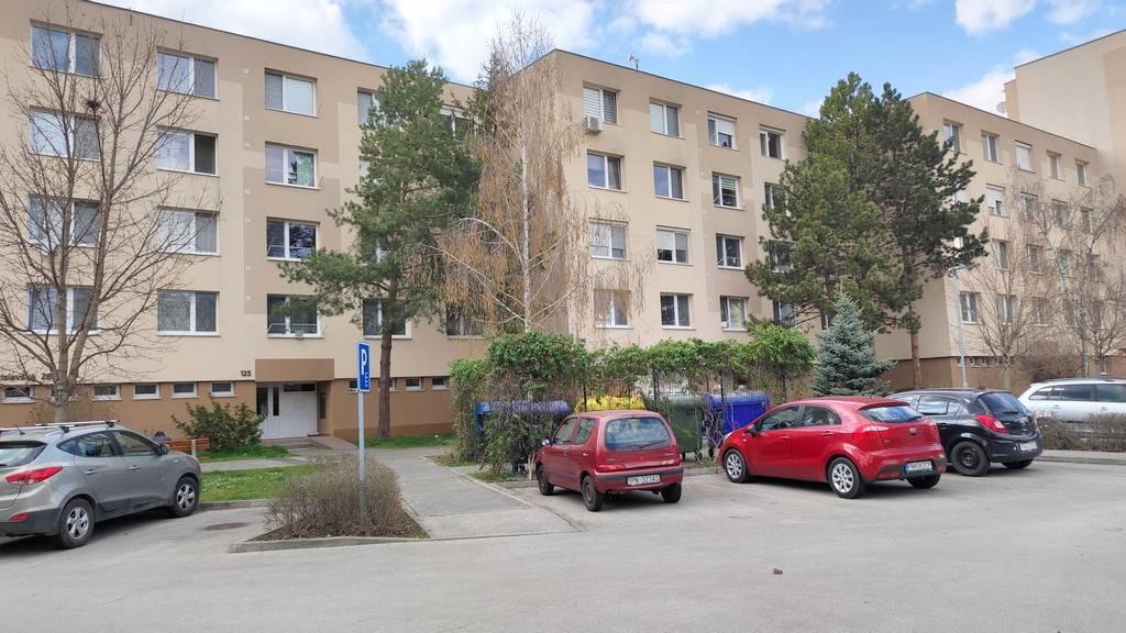 Veľký 3-izbový byt 85m2 s loggiou, Piešťany