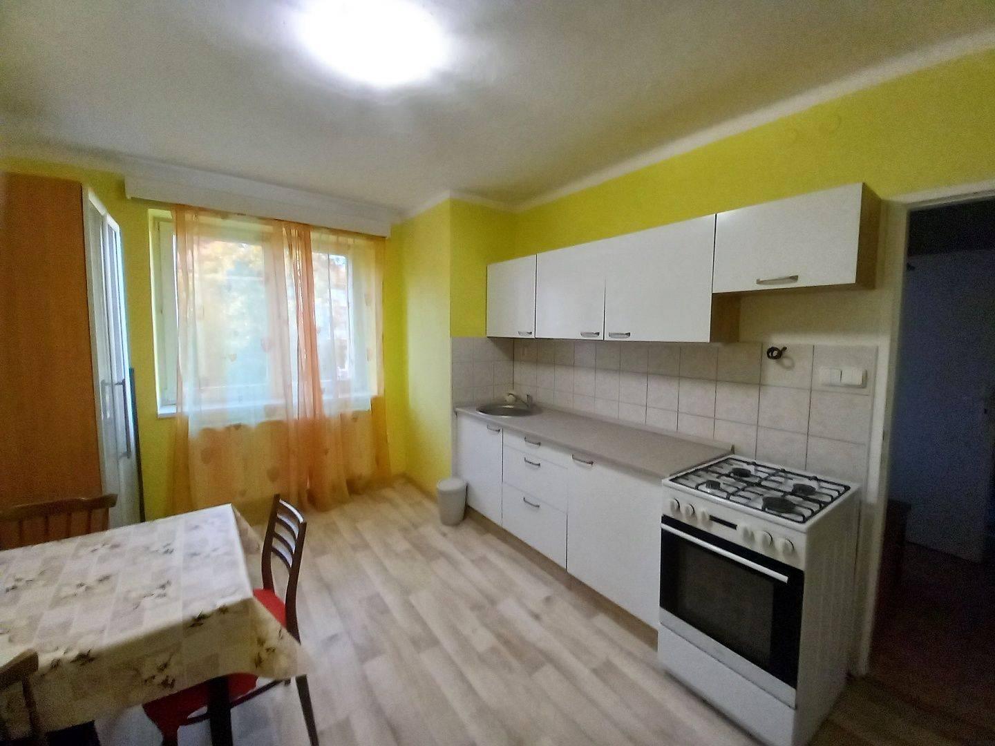 Prenájom pekný 2-izbový byt 53m2 + balkón, Nové Mesto nad Váhom