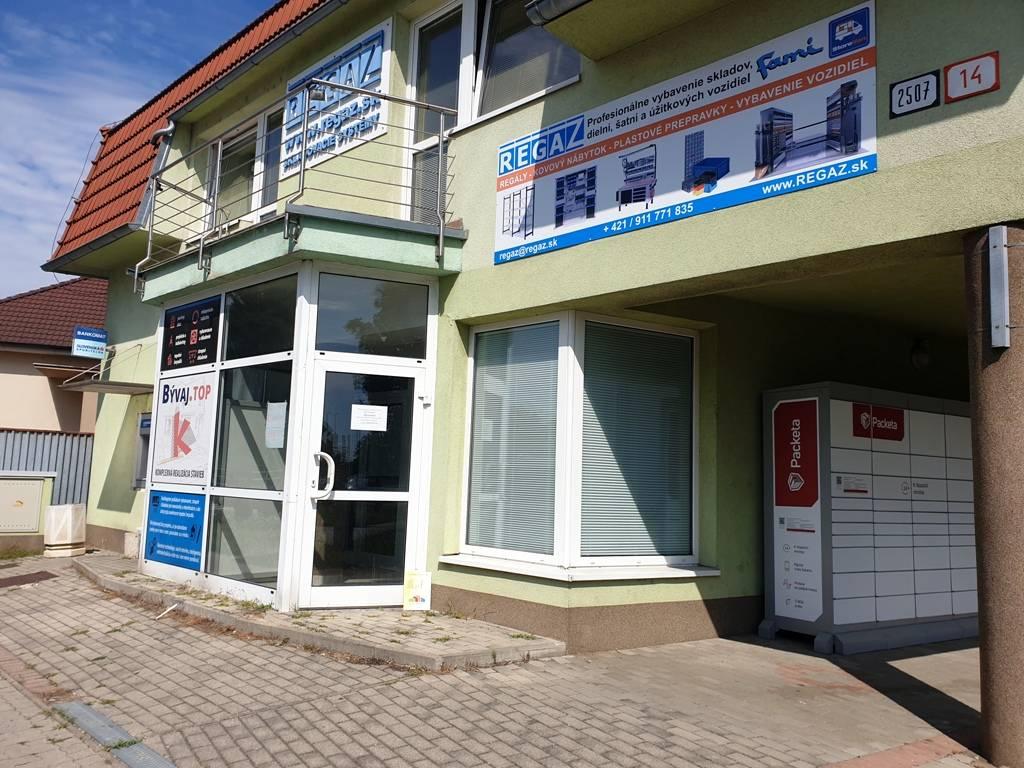 Na prenájom kancelársky priestor 42 m2 -širšie centrum- Nové Mesto n/V