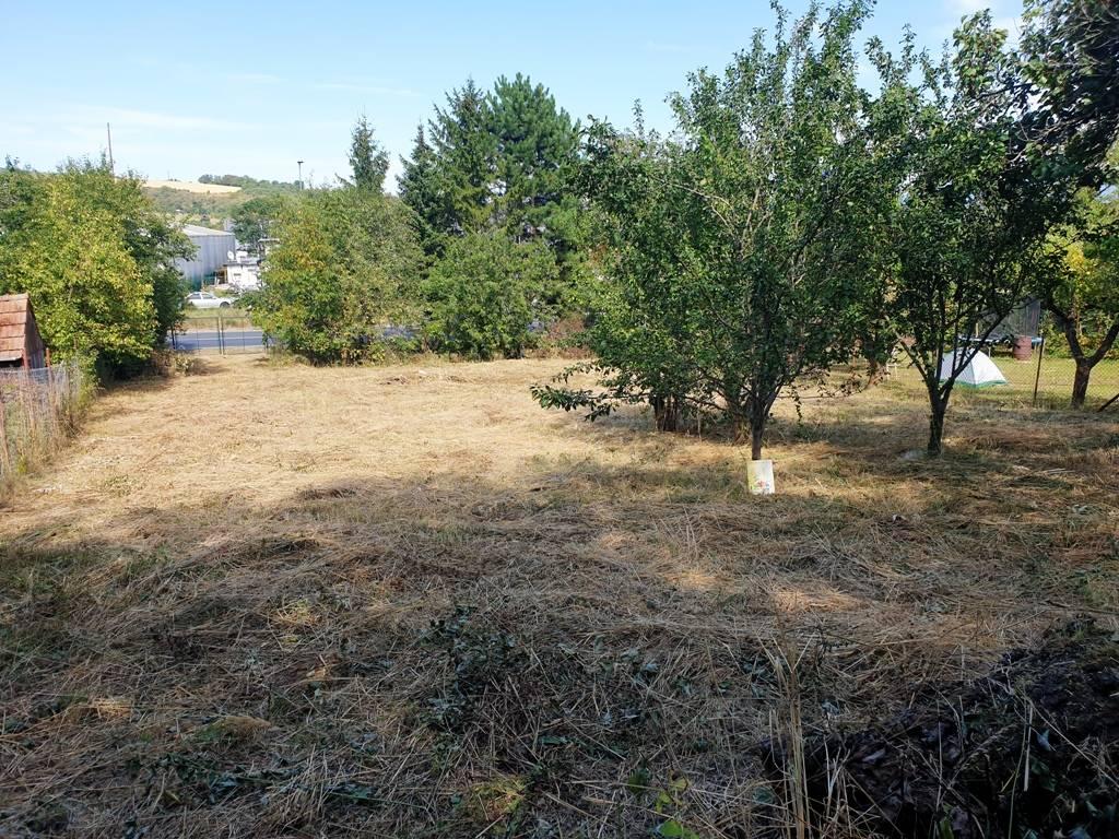 Investičný pozemok "záhrada" o výmere 691 m2 - Nové Mesto n/V