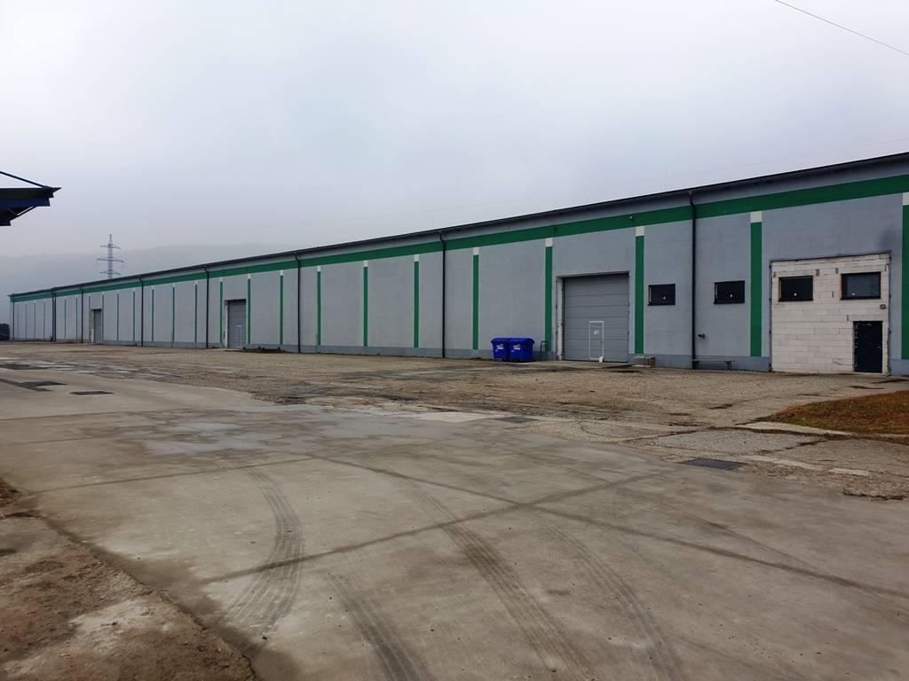 Prenájom - výrobná hala s rozlohou 4 000 m² - Tr. Bohuslavice, NMnV