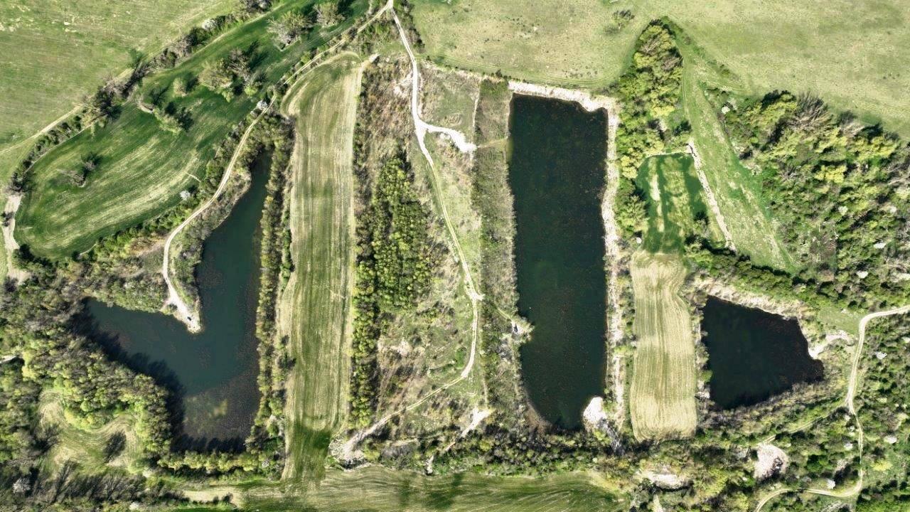 Rekreačný pozemok s troma jazerami o výmere 10ha - Zelená Voda, Beckov