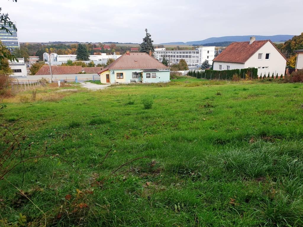 Investičný projekt pripravený pre výstavbu RD - 4x pozemok + 1x RD