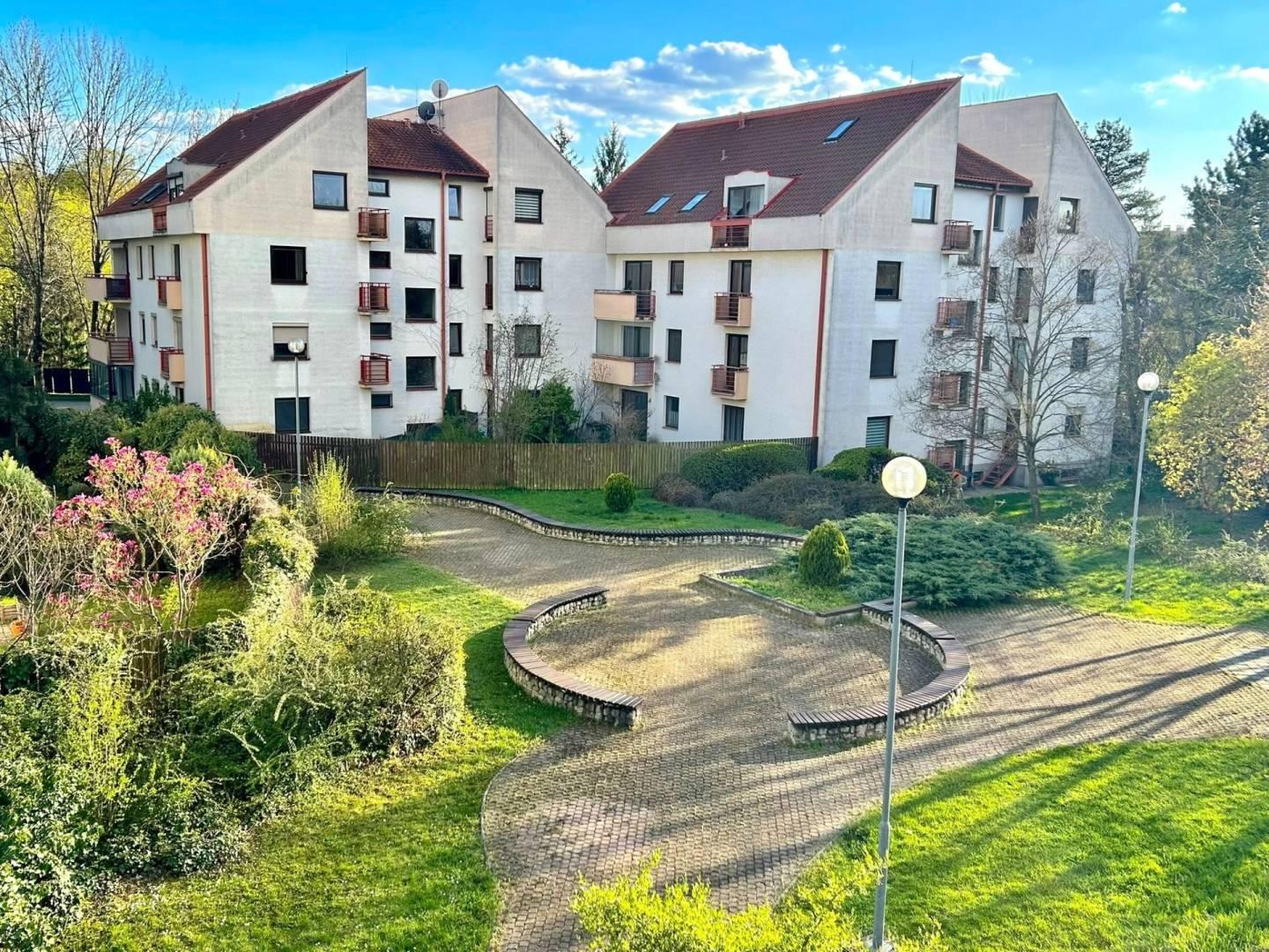 *PRENAJATÉ* Slnečný, moderný, zariadený 2 izb. byt 56 m2 PN, Stromová