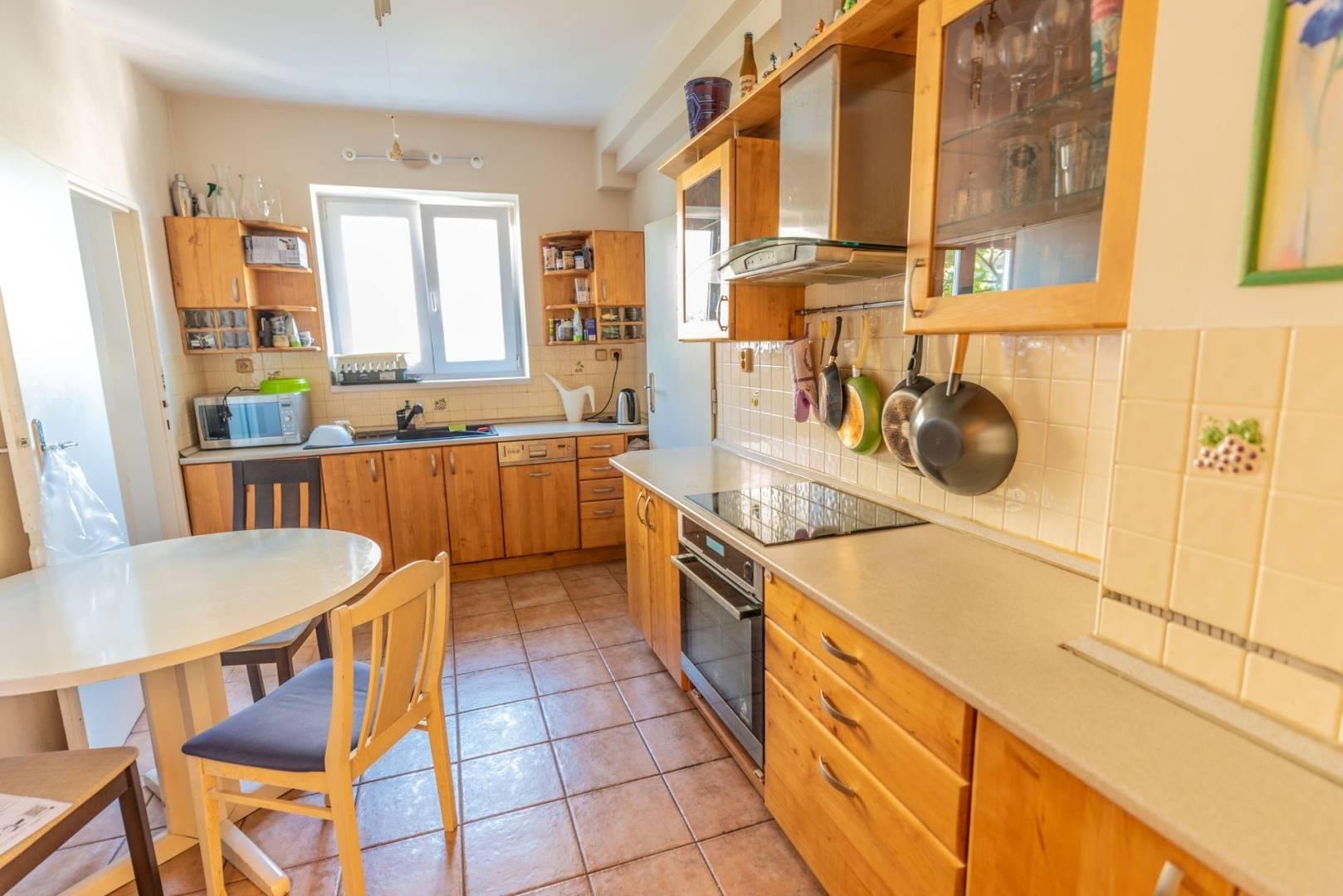 Na prenájom veľký 3,5 izbový byt s balkónom + KK, 118 m², ul.F..Kráľa