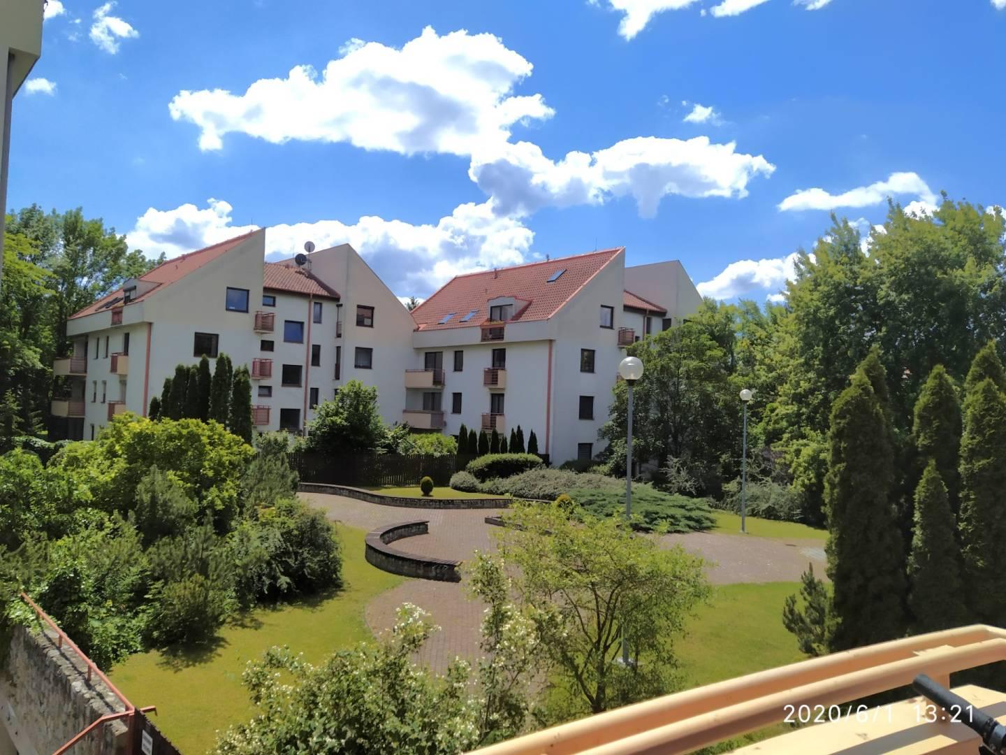 PRENAJATE! Prenájom: elegantný veľký 1 izb. (51m2) byt pri parku