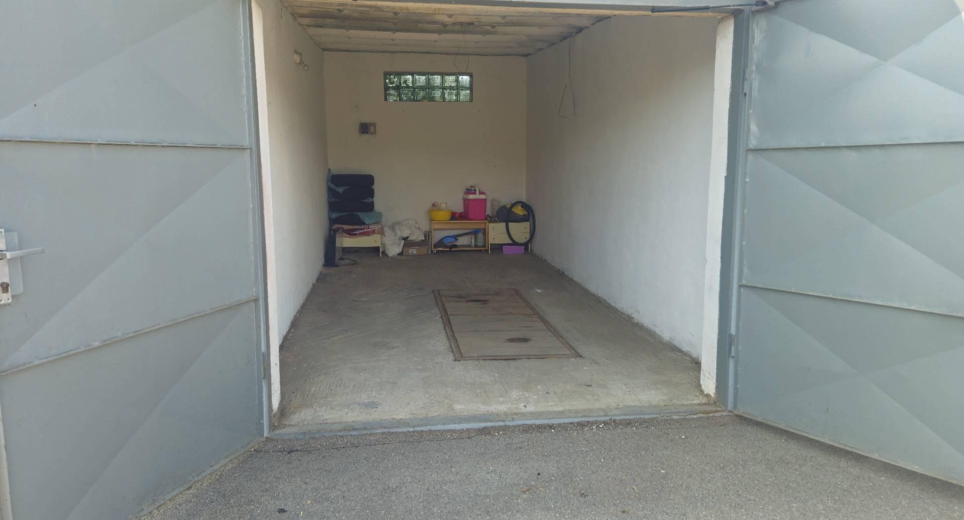 Garáž Nová Dubnica Topoľová ulica -Predané