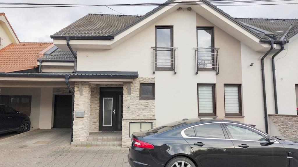 NOVÁ CENA!!! 5 izbový rodinný dom s garážou, Moravany nad Váhom