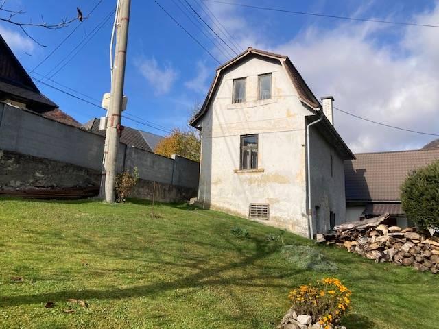 Predáme rodinný dom - Košecké Rovné, pozemok 284 m2