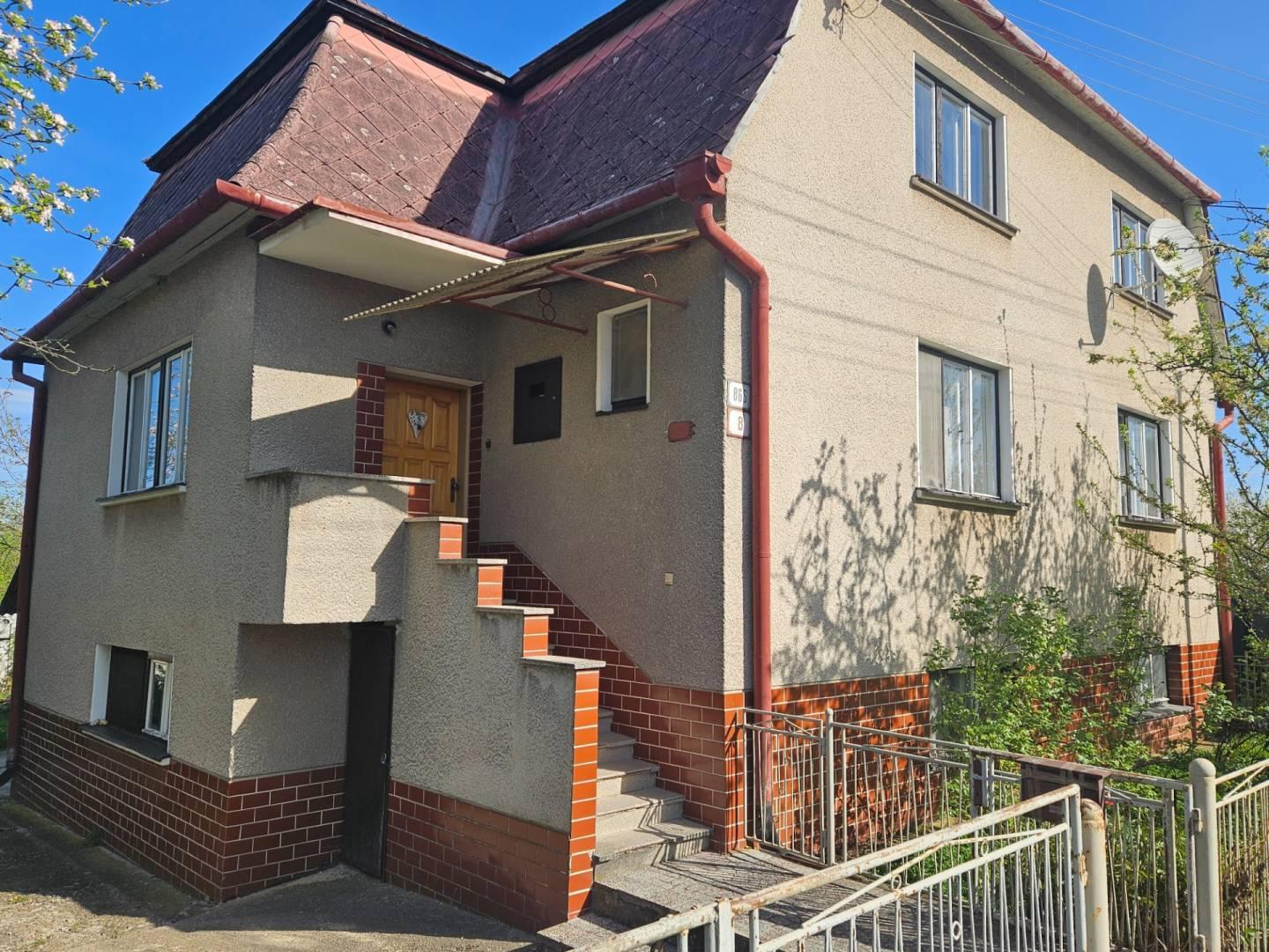 Rodinný dom na podnikanie v službách v obci Beluši Rezervované