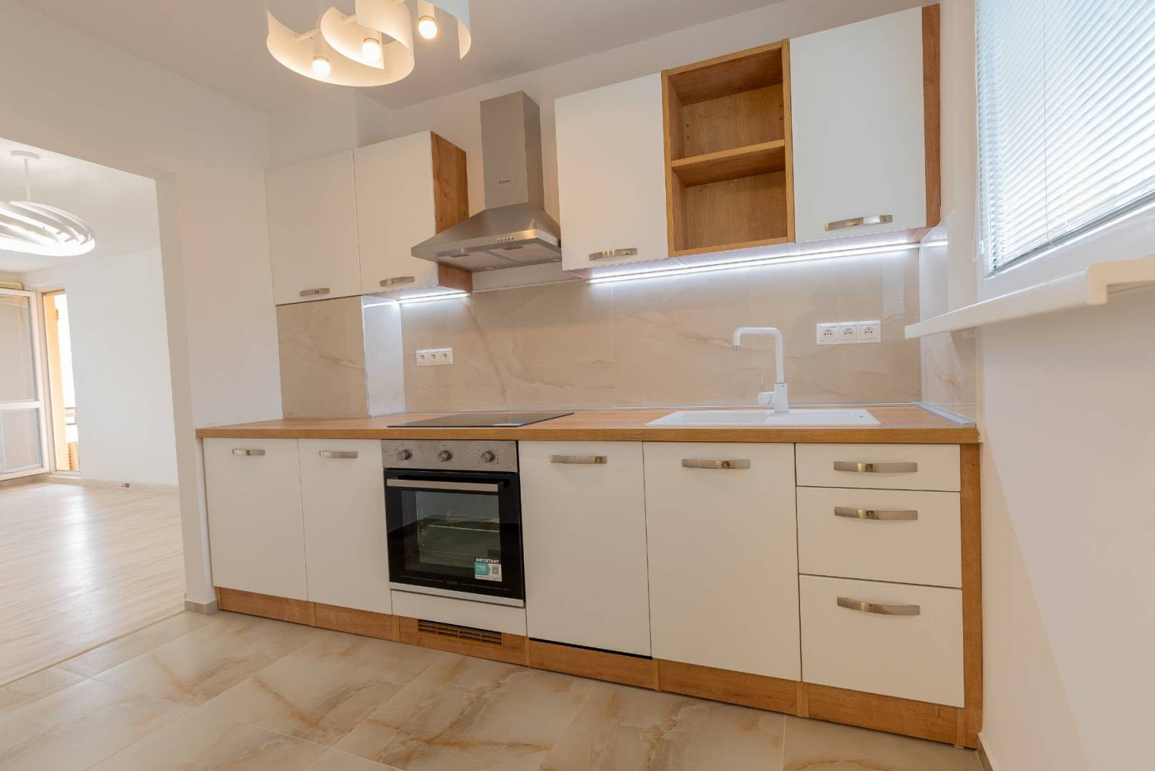 Výnimočný 4-izbový byt s balkónom, 85 m², Radničné nám., Dunaj.Streda