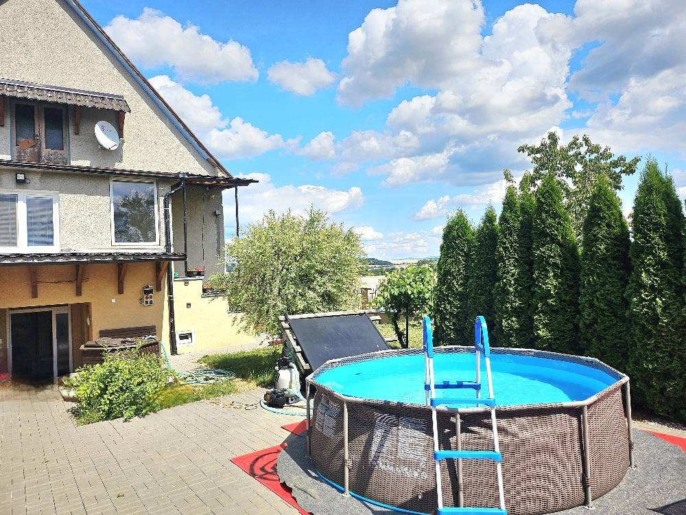 RODINNÝ DOM- VEĽKÉ CHLIEVANY- POZEMOK 1001 m2- 5 IZBOVÝ