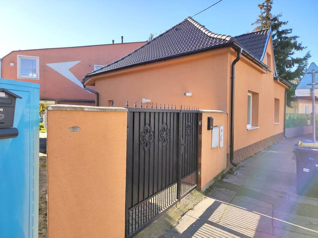 REZERVOVANÉ...Rodinný dom po rekonštrukcii v blízkom centre, Piešťany