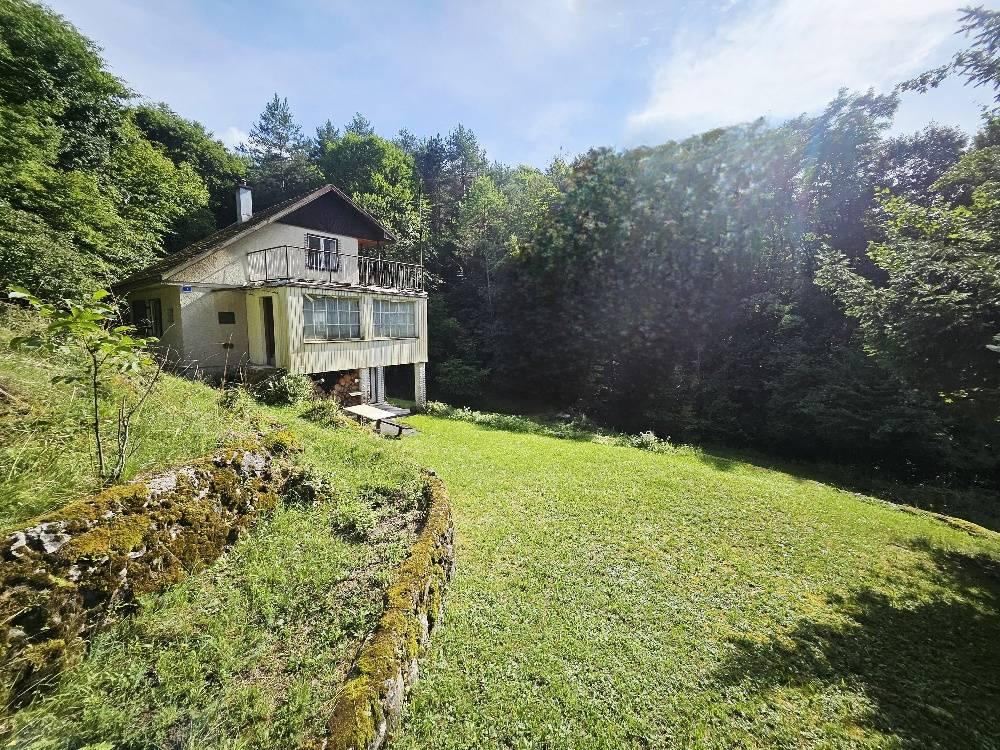 REKREAČNÁ CHATA - / ŠÍPKOV / POZEMOK 1209 m2  / DVOJPODLAŽNÁ