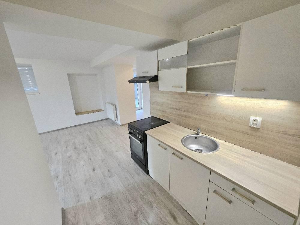 3 izbový byt Bánovce nad Bebravou /CENTRUM/ 57 m2/ S POZEMKOM 77 m2