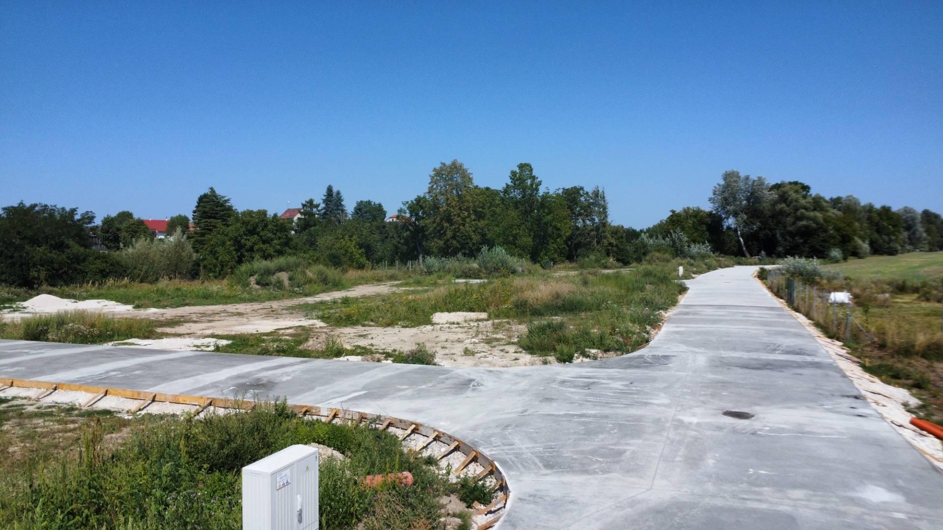 PREDAJ STAVEBNÝ POZEMOK 409 M² BOROVCE /VODA, ELEKTRINA, KANALIZÁCIA/