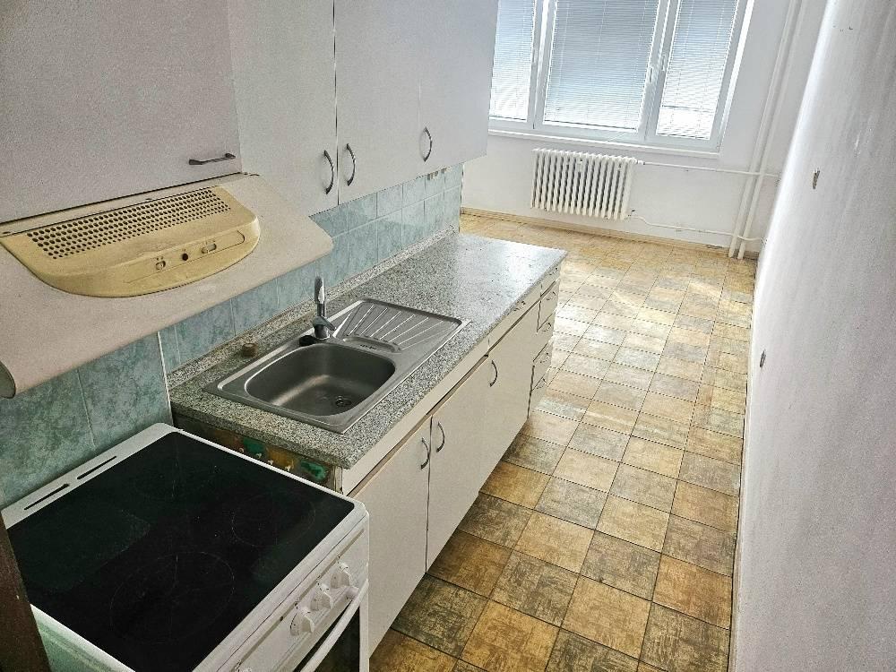 3 izbový byt Bánovce nad Bebravou - 76 m2/ SEVER / BALKÓN/ PIVNICA