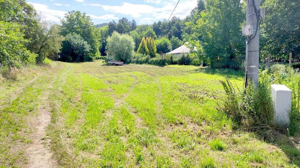 Rekreačný pozemok s chatou so súpisným číslom, Moravany nad Váhom