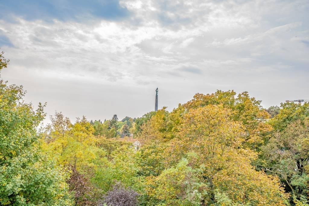 Na predaj pozemok, 1053 m2, so starším RD, BA - Horský park