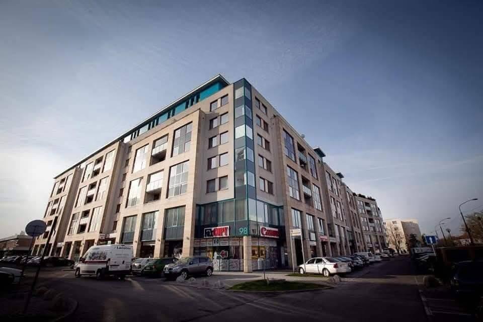 Na predaj obchodný priestor v polyfunkčnej budove, Vajnorská ul.