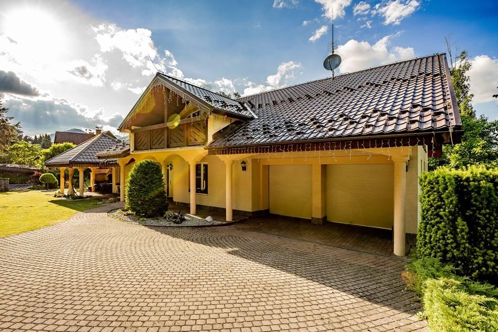 Krásny 7-izbový RD, 328 m² + 1389 m² pozemok, Trebostovo, okres Martin