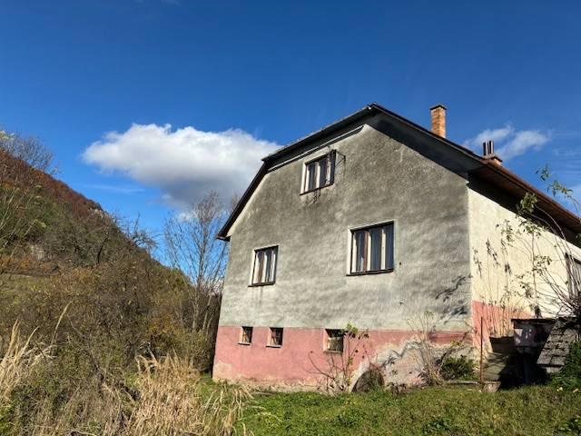 Predám Rodinný Dom Košecké Podhradie, pozemok 1980 m2