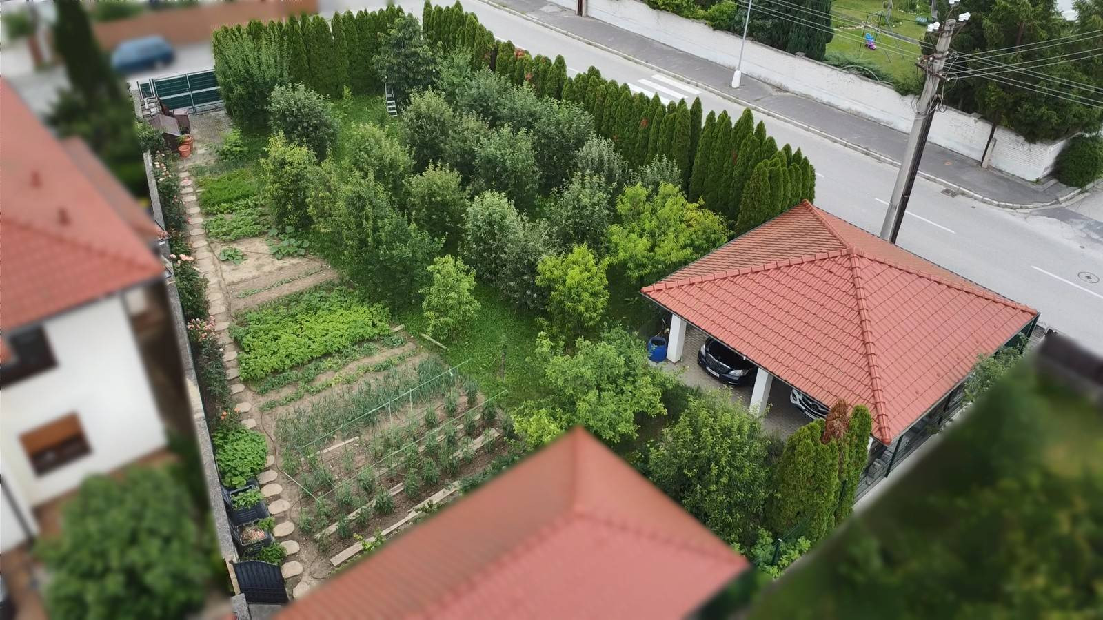 STAVEBNÝ POZEMOK 575 m² so STAVEBNÝM POVOLENÍM a PROJEKTOM