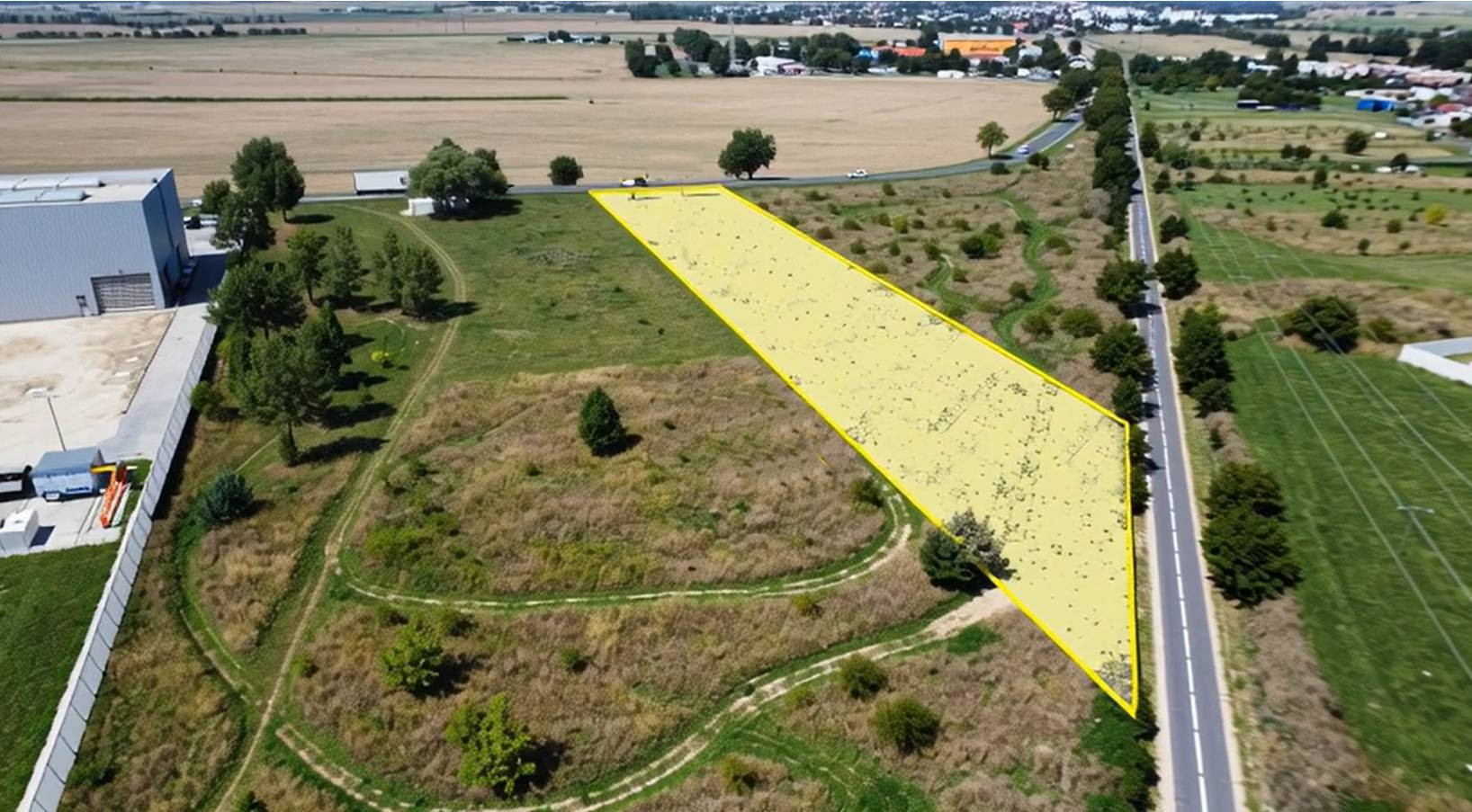 INVESTIČNÝ POZEMOK 2250 M2 NA PREDAJ – KRAKOVANY, časť STRÁŽE
