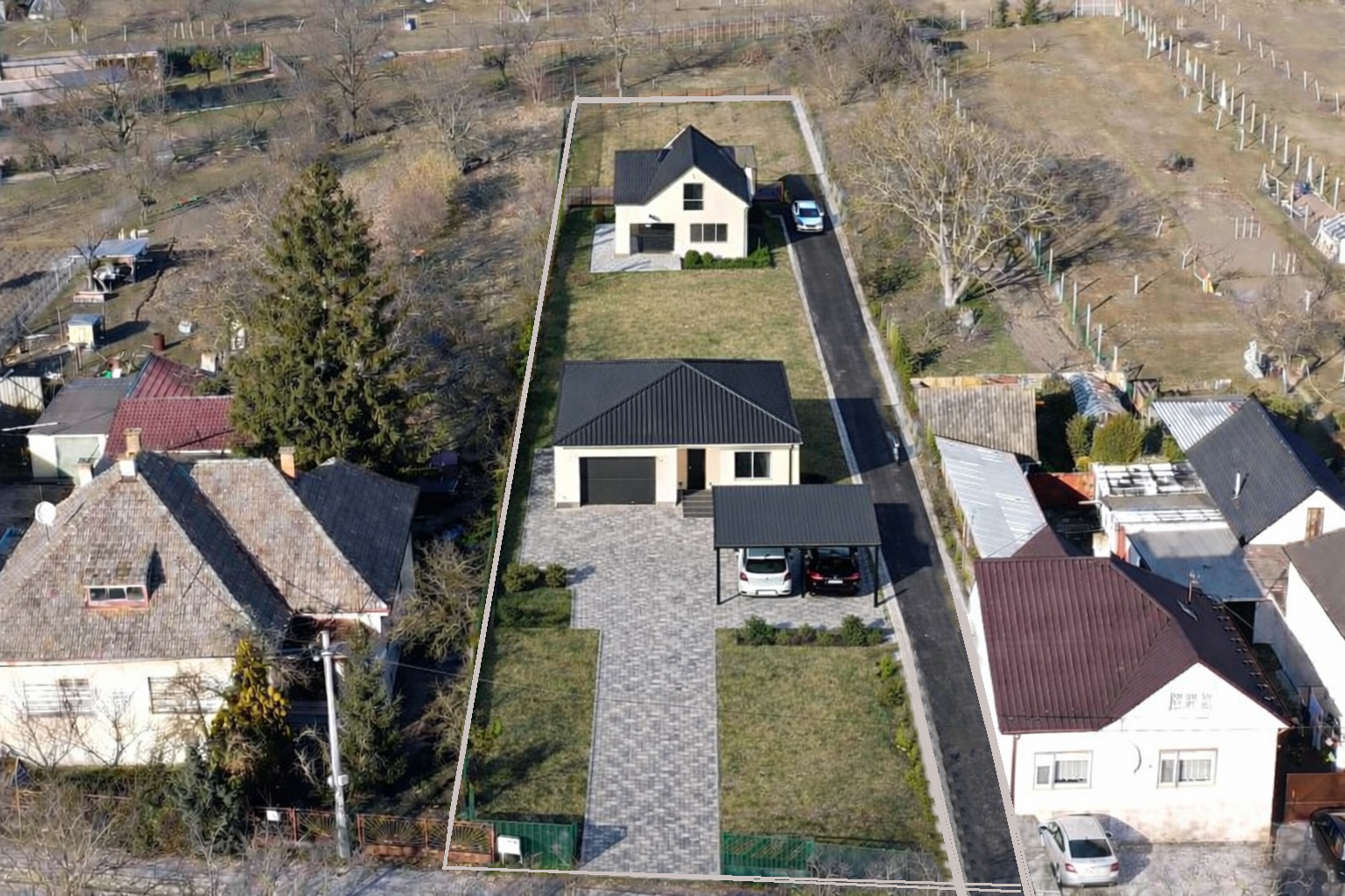 Stavebný pozemok 1950 m2 pre dva domy, 2x všetky IS, Ostrov