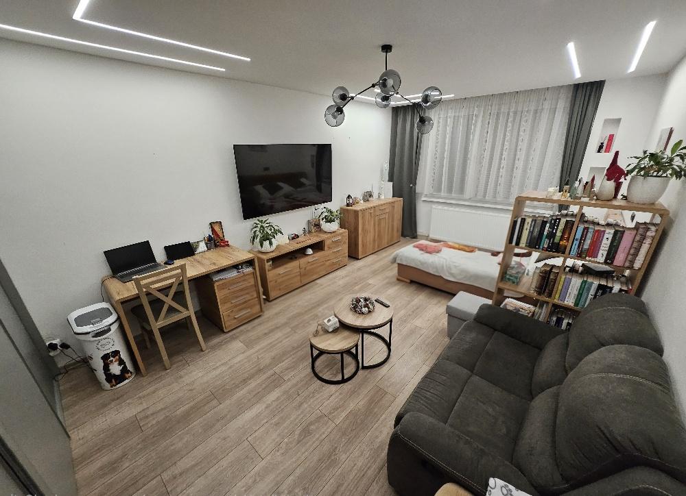 4 izbový byt Bánovce nad Bebravou/CENTRUM-STRED/83 m2/PIVNICA