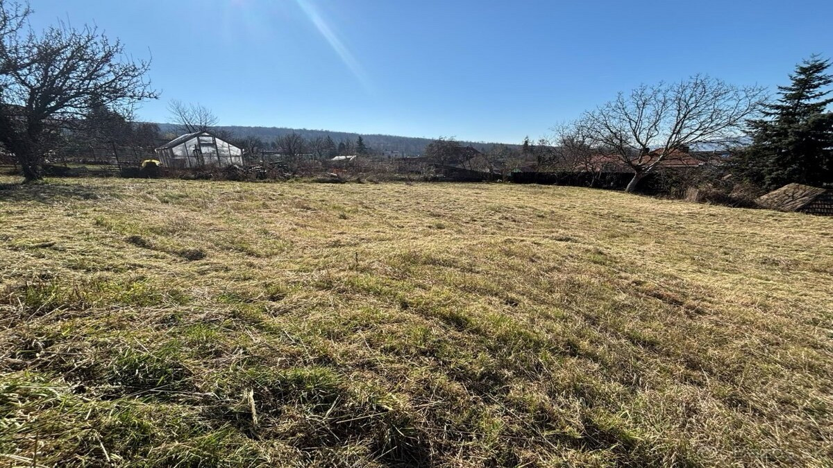 Na predaj Orná pôda Ladce, 1500 m2