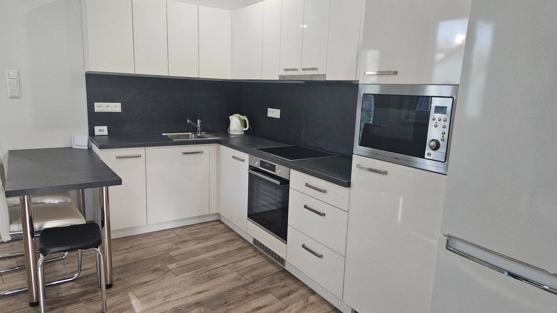 Prenájom - 3 izbový rodinný dom, Nemšová