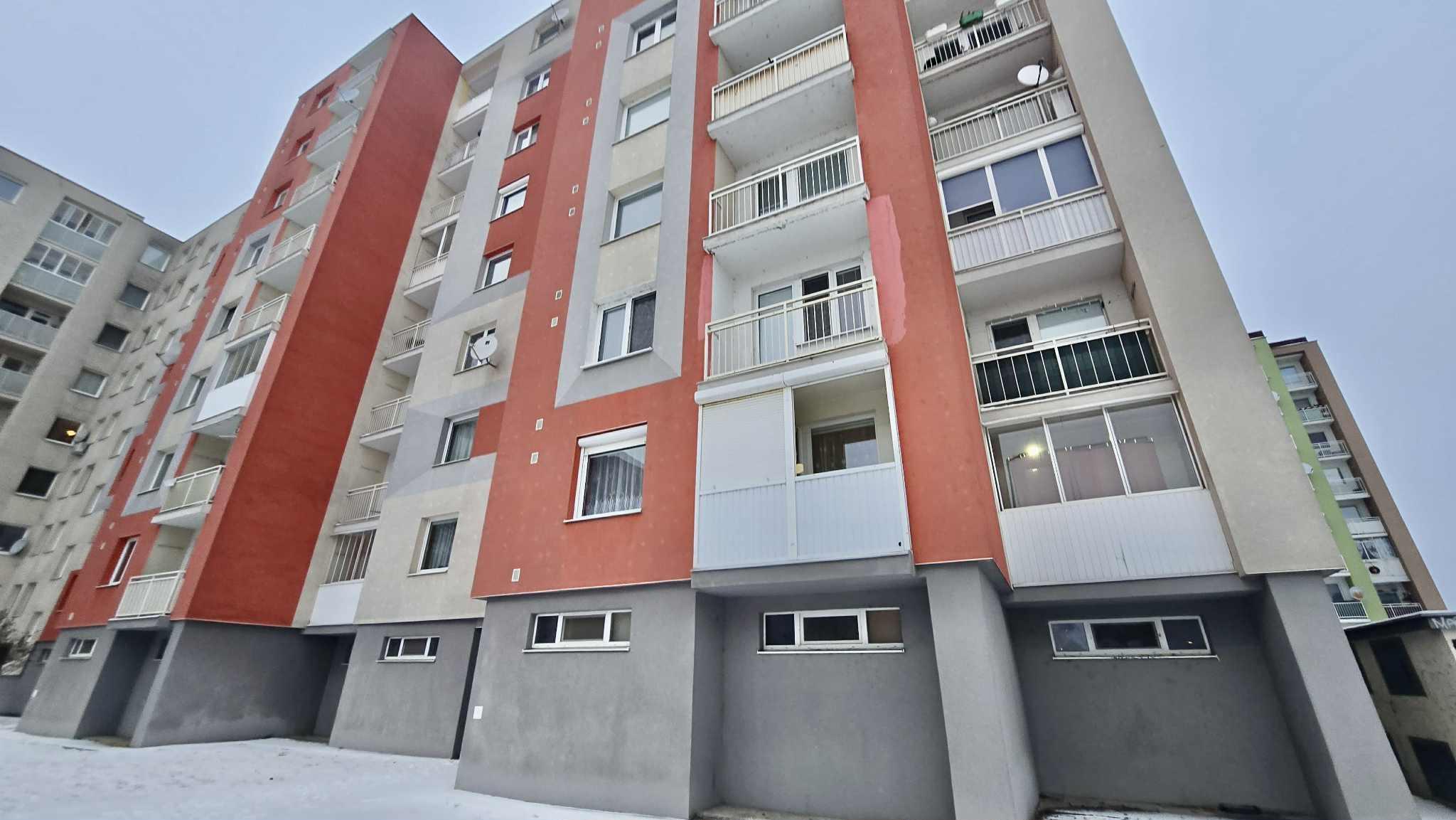 Praktický 1 izbový byt s balkónom a  nerušeným výhľadom, ideálny na investíciu aj prvé bývanie, Piešťany