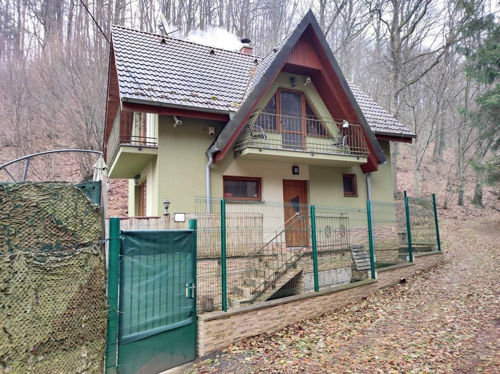 Murovaná chata v rekreačnej oblasti , Moravany nad Váhom - Výtoky