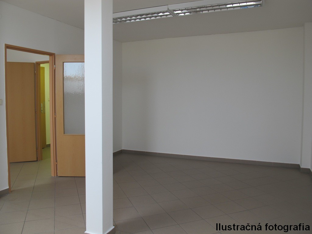 Kancelárske priestory 42m2 pešia zóna Nitra