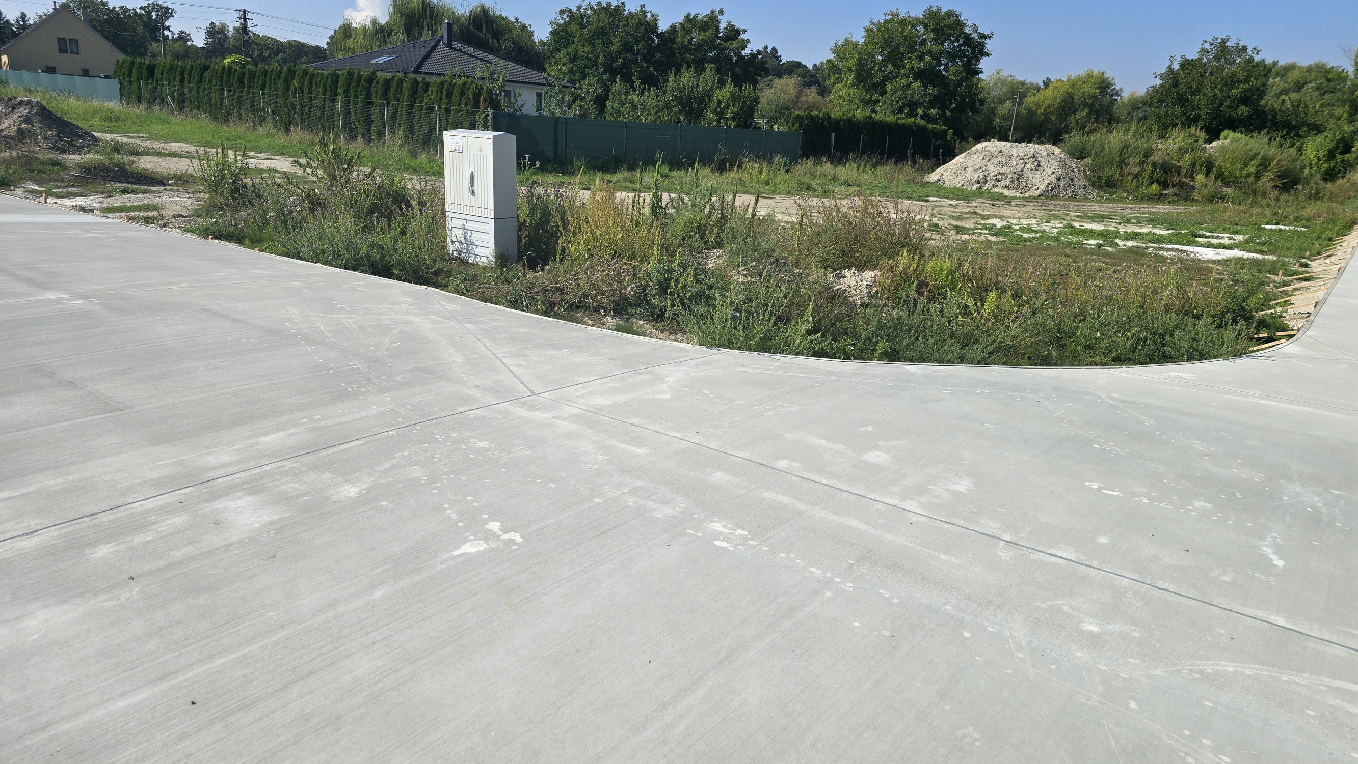 PREDAJ STAVEBNÝ POZEMOK 610 M² BOROVCE /VODA, ELEKTRINA, KANALIZÁCIA/