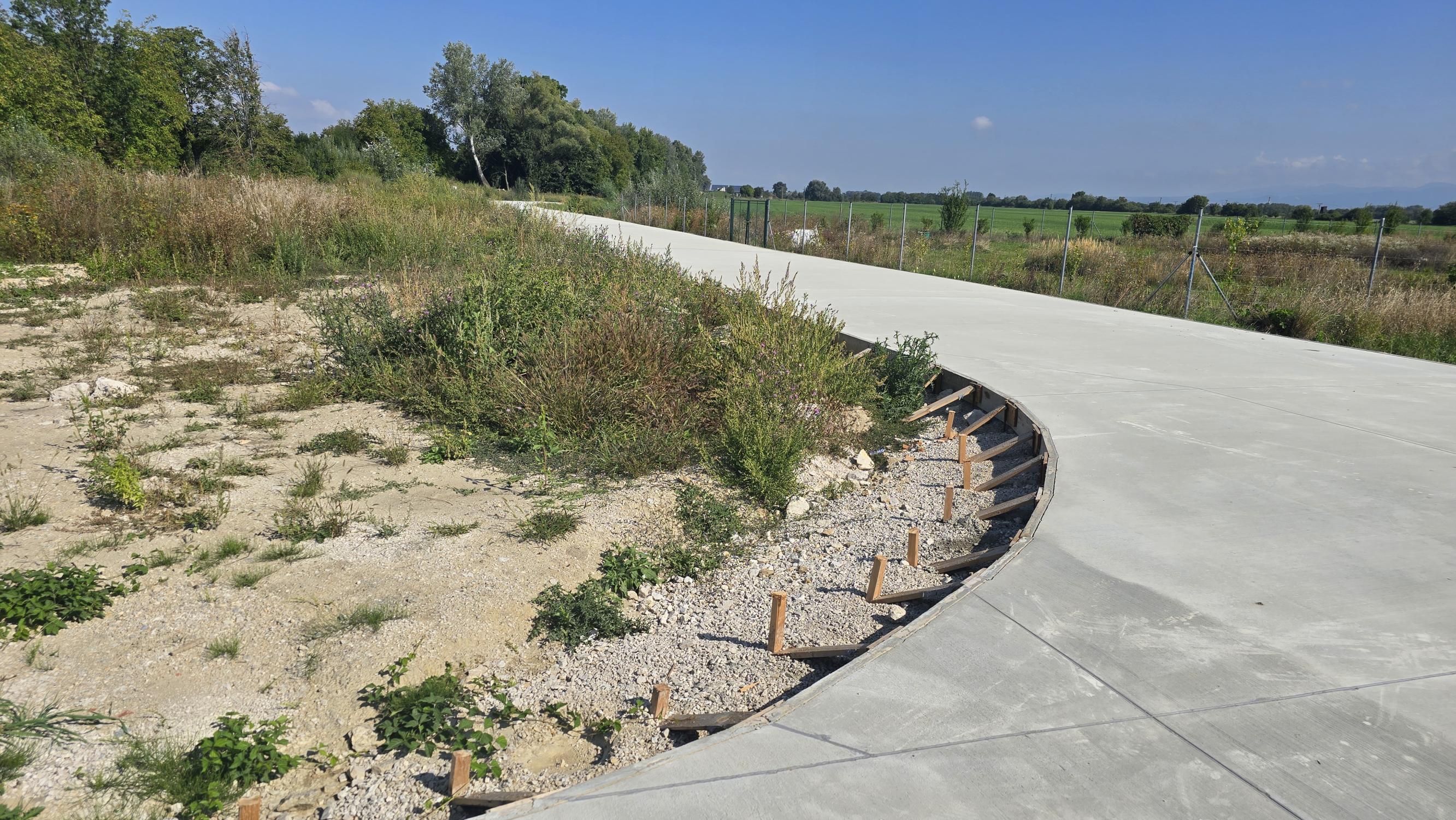 PREDAJ STAVEBNÝ POZEMOK 607 M² BOROVCE /VODA, ELEKTRINA, KANALIZÁCIA/