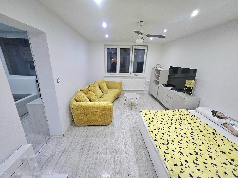 2 izbový byt Bánovce nad Bebravou / CENTRUM/ LOGGIA / PIVNICA