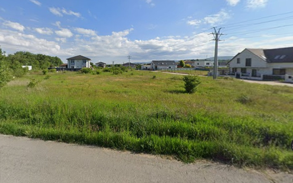 Slnečný stavebný pozemok 667m2, Moravany nad Váhom